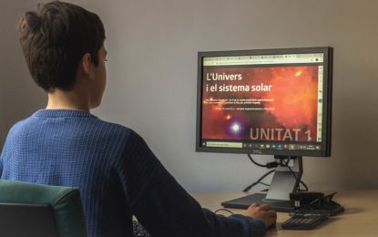 L’Ajuntament proporciona als alumnes confinats les eines per poder realitzar les classes “online”