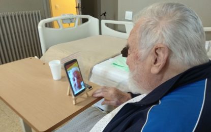 Els centres sociosanitaris de la Corporació de Salut Maresme-Selva habiliten videotrucades perquè els pacients puguin veure als seus familiars