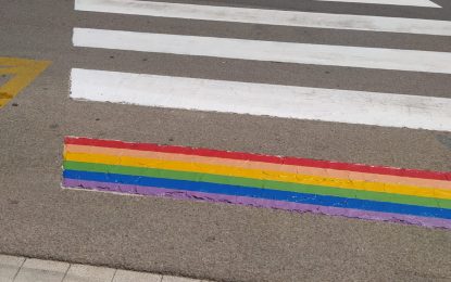 L’Ajuntament de Tordera pinta la bandera LGBTIQ+ a un pas de vianants