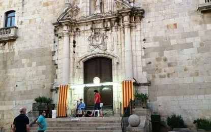 El grup Ameba va oferir un concert de balls folk a la plaça de l’església
