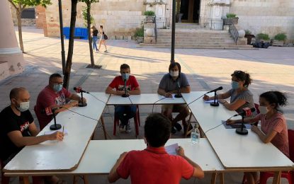 La tertúlia de polítics referent a l’últim ple es va celebrar ahir a la plaça de l’esgésia
