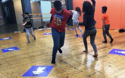 Les nenes i nens del Caliu ens expliquen la nova activitat que fan al Teatre Clavé