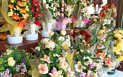 La floristeria Pètals espera una bona campanya de Tots Sants