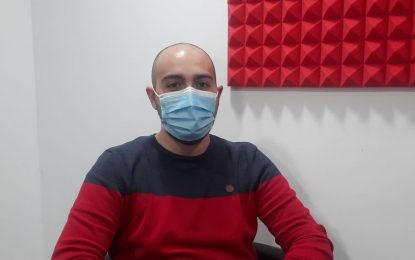 El regidor de la CUP Oriol Serra analitza la gestió de la pandèmia a nivell estatal i municipal a l’entrevista amb els polítics