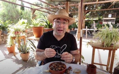 L’Ona Maresme parla amb el youtuber Sezar Blue de la seva visita a un restaurant maresmenc
