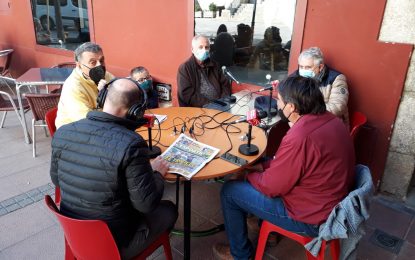 Els tertulians de l’Ara i Aquí van poder tornar al camp de futbol a veure el partit del CFTordera