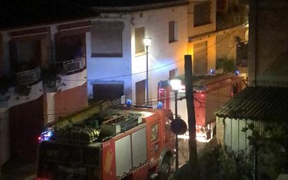 Els Bombers rescaten una àvia que havia caigut a casa seva