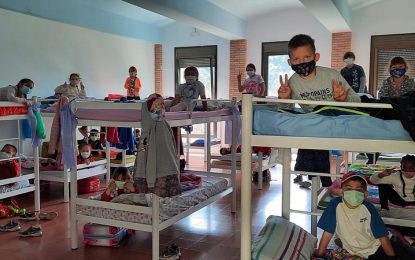 Els alumnes de 2n i 4t de La Roureda comencen el segon dia de colònies amb molta energia