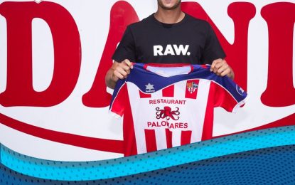 En Biel Pla prepara amb molta il·lusió el seu debut a 3a divisió de futbol amb el Vilassar