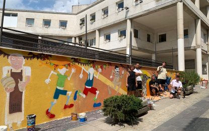 En Xavier Llop i els autors de la nova pintura mural del carrer Sant Ramon visiten “La tarda és cultura”